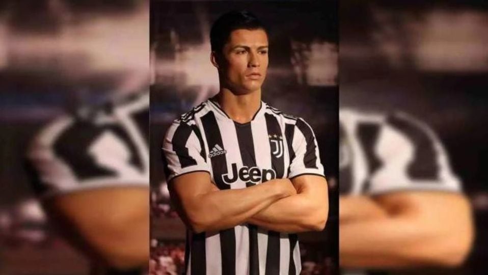 Cristiano Ronaldo wearing 'wrong' shirt at Dubai's Madame Tussauds