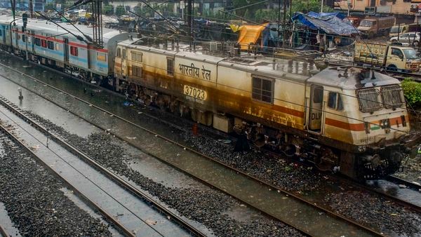 পূর্ব-মধ্য রেলও নির্মাণ কাজ চলবে। সেজন্য একাধিক ট্রেন বাতিল করল পূর্ব রেলওয়ে (ছবিটি প্রতীকী, সৌজন্য পিটিআই) পূর্ব-মধ্য রেলও নির্মাণ কাজ চলবে। সেজন্য একাধিক ট্রেন বাতিল করল পূর্ব রেলওয়ে (ছবিটি প্রতীকী, সৌজন্য পিটিআই)