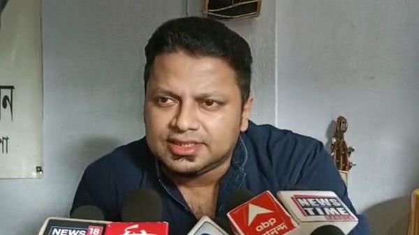অনুপম হাজরা। অনুপম হাজরা।
