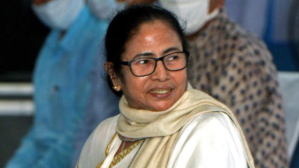 শিলিগুড়িতে মমতা বন্দ্যোপাধ্যায় (ছবি: এএনআই) (Ashok Majumder) শিলিগুড়িতে মমতা বন্দ্যোপাধ্যায় (ছবি: এএনআই) (Ashok Majumder)
