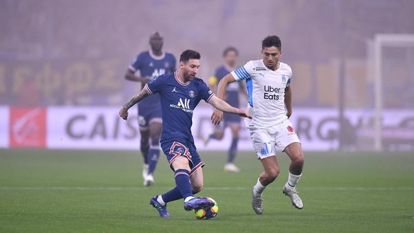 মার্সের বিরুদ্ধে মেসি। ছবি- টুইটার (@PSG_English)। মার্সের বিরুদ্ধে মেসি। ছবি- টুইটার (@PSG_English)।