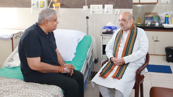 পশ্চিমবঙ্গের রাজ্যপাল জগদীপ ধনখড় ও কেন্দ্রীয় স্বরাষ্ট্রমন্ত্রী অমিত শাহ। পশ্চিমবঙ্গের রাজ্যপাল জগদীপ ধনখড় ও কেন্দ্রীয় স্বরাষ্ট্রমন্ত্রী অমিত শাহ।