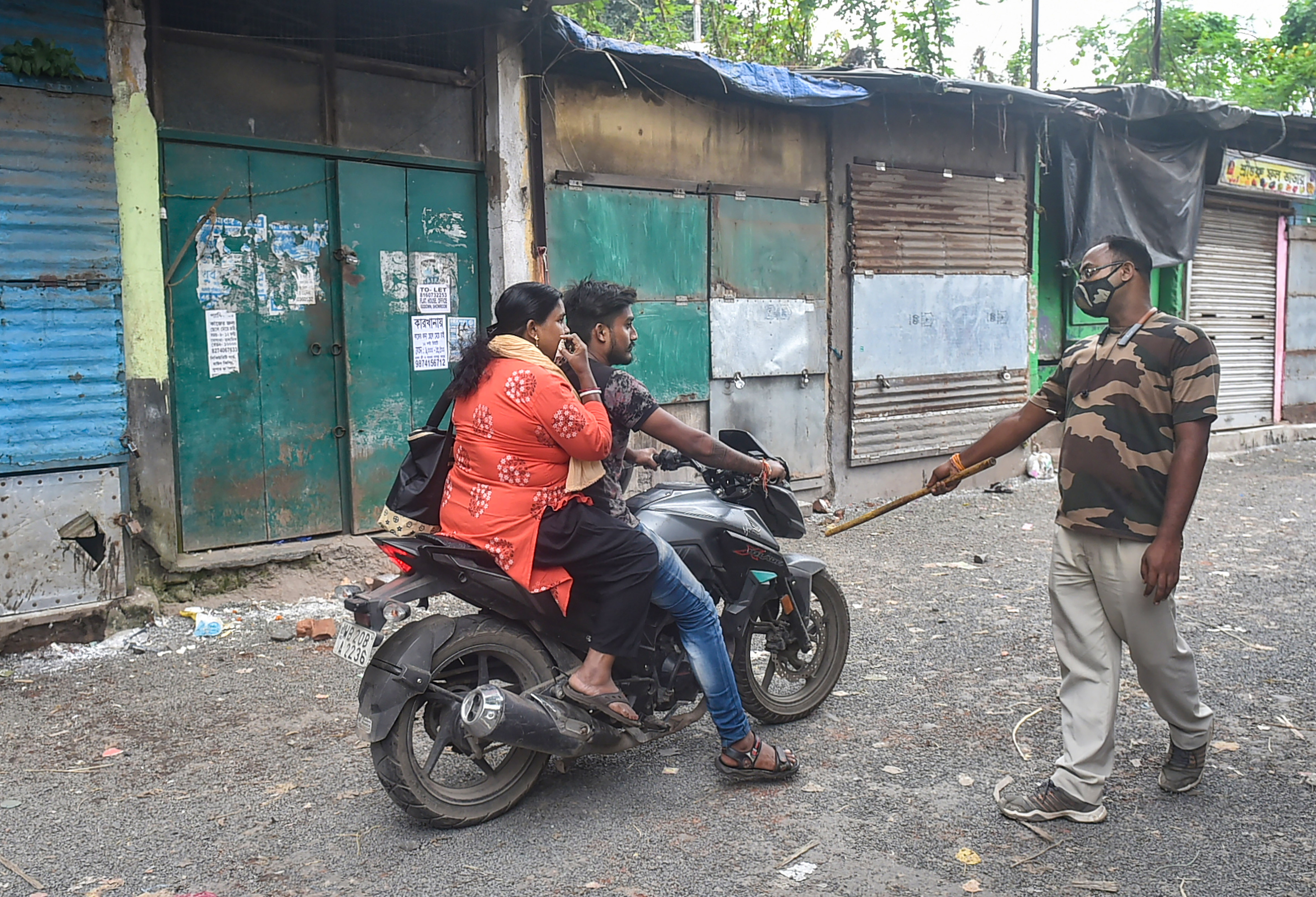 করোনায় মৃত্যু: শুক্রবার ২৪ ঘণ্টায় করোনায় (Coronavirus) মৃত্যু সংখ্যা ৫৪৯। ফাইল ছবি : পিটিআই (PTI)