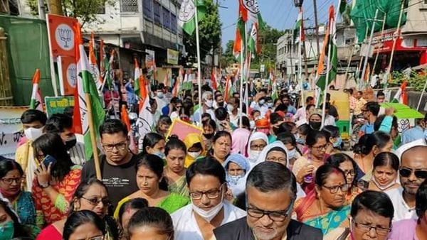 আগরতলার মেয়েদের উপরে আস্থা, ৫০% মহিলা প্রার্থী পুরভোটে সব আসনে লড়বে TMC আগরতলার মেয়েদের উপরে আস্থা, ৫০% মহিলা প্রার্থী পুরভোটে সব আসনে লড়বে TMC