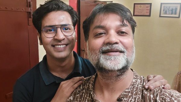 অনির্বাণ ও সৃজিত। (ছবি-টুইটার) অনির্বাণ ও সৃজিত। (ছবি-টুইটার)