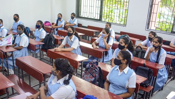 টেস্ট আবার যাতে নেওয়া হয় তার জন্য দাবি তুলেছেন শিক্ষক–শিক্ষিকারা। টেস্ট আবার যাতে নেওয়া হয় তার জন্য দাবি তুলেছেন শিক্ষক–শিক্ষিকারা।