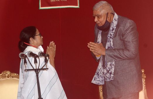 মমতা বন্দ্যোপাধ্যায় এবং জগদীপ ধনখড়। (ফাইল ছবি, সৌজন্য সমীর জানা/হিন্দুস্তান টাইমস) মমতা বন্দ্যোপাধ্যায় এবং জগদীপ ধনখড়। (ফাইল ছবি, সৌজন্য সমীর জানা/হিন্দুস্তান টাইমস)