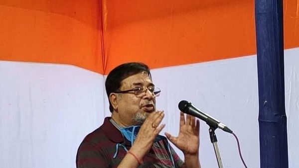 উদয়ন গুহ (ফেসবুক) উদয়ন গুহ (ফেসবুক)