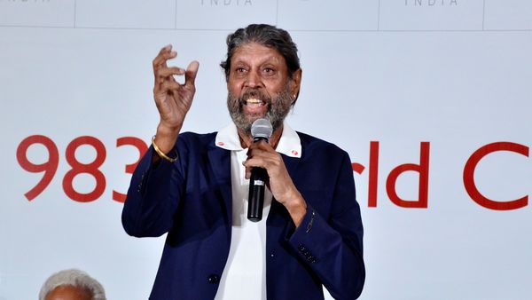 প্রাক্তন ভারতীয় অধিনায়ক কপিল দেব (ছবি:পিটিআই) (PTI) প্রাক্তন ভারতীয় অধিনায়ক কপিল দেব (ছবি:পিটিআই) (PTI)