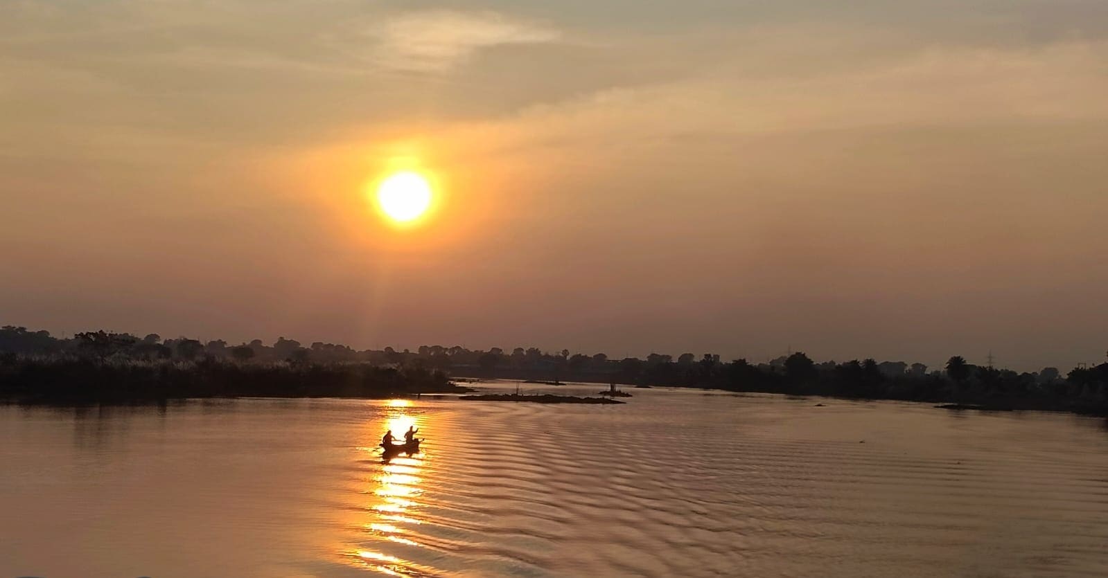 জলঙ্গির বুকে সূর্যাস্ত। জলঙ্গির বুকে সূর্যাস্ত।