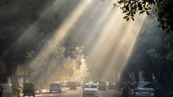 দিন কয়েকের মধ্যে শীতের আমেজ শুরু হয়ে যাবে (PTI Photo) (PTI) দিন কয়েকের মধ্যে শীতের আমেজ শুরু হয়ে যাবে (PTI Photo) (PTI)