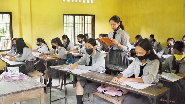 আগামী ১৬ নভেম্বর থেকে রাজ্যে স্কুল ও কলেজ খুলে যাচ্ছে। জানিয়েছেন মমতা বন্দ্যোপাধ্যায়। (ছবিটি প্রতীকী, সৌজন্য পিটিআই) আগামী ১৬ নভেম্বর থেকে রাজ্যে স্কুল ও কলেজ খুলে যাচ্ছে। জানিয়েছেন মমতা বন্দ্যোপাধ্যায়। (ছবিটি প্রতীকী, সৌজন্য পিটিআই)