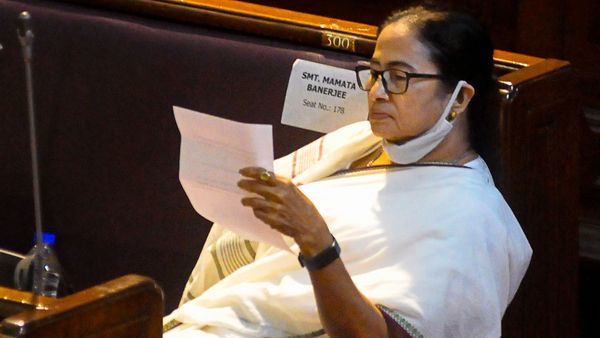 বিধানসভায় মুখ্যমন্ত্রী মমতা বন্দ্যোপাধ্যায় (ছবি: পিটিআই) (PTI) বিধানসভায় মুখ্যমন্ত্রী মমতা বন্দ্যোপাধ্যায় (ছবি: পিটিআই) (PTI)