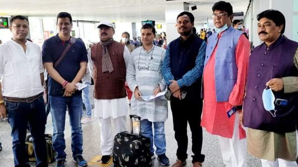 ত্রিপুরায় পুরযুদ্ধ সামলাতে যাচ্ছেন তৃণমূল নেতৃত্ব(ফেসবুক) ত্রিপুরায় পুরযুদ্ধ সামলাতে যাচ্ছেন তৃণমূল নেতৃত্ব(ফেসবুক)