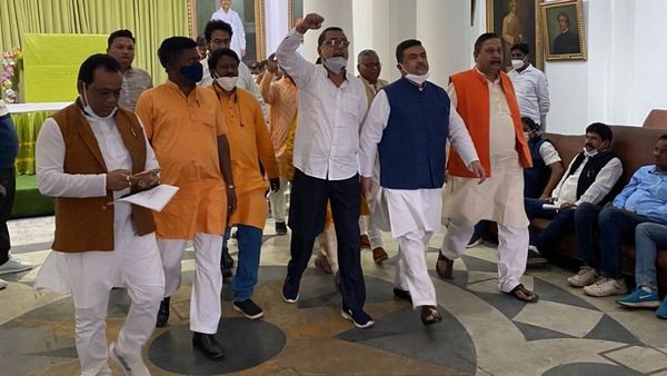 শুভেন্দুর নেতৃত্বে বিধানসভা থেকে ওয়াকআউট শুভেন্দুর নেতৃত্বে বিধানসভা থেকে ওয়াকআউট