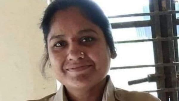 বনরক্ষী স্বাতী ধুমানে বনরক্ষী স্বাতী ধুমানে
