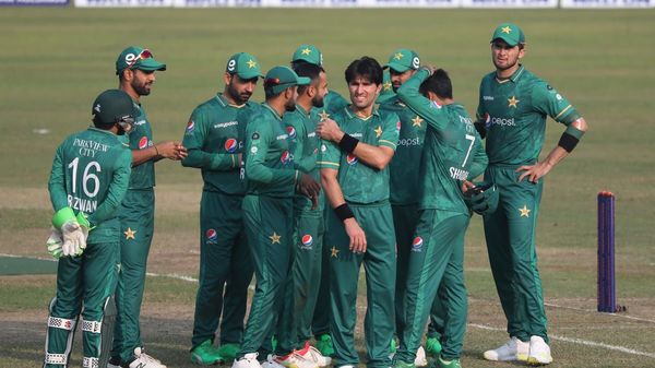 শনিবার বাংলাদেশকে আট উইকেটে হারিয়ে দিয়ে টি-টোয়েন্টি সিরিজ পকেটে পুরে নিয়েছে পাকিস্তান। (ছবি সৌজন্য, টুইটার @TheRealPCB) শনিবার বাংলাদেশকে আট উইকেটে হারিয়ে দিয়ে টি-টোয়েন্টি সিরিজ পকেটে পুরে নিয়েছে পাকিস্তান। (ছবি সৌজন্য, টুইটার @TheRealPCB)