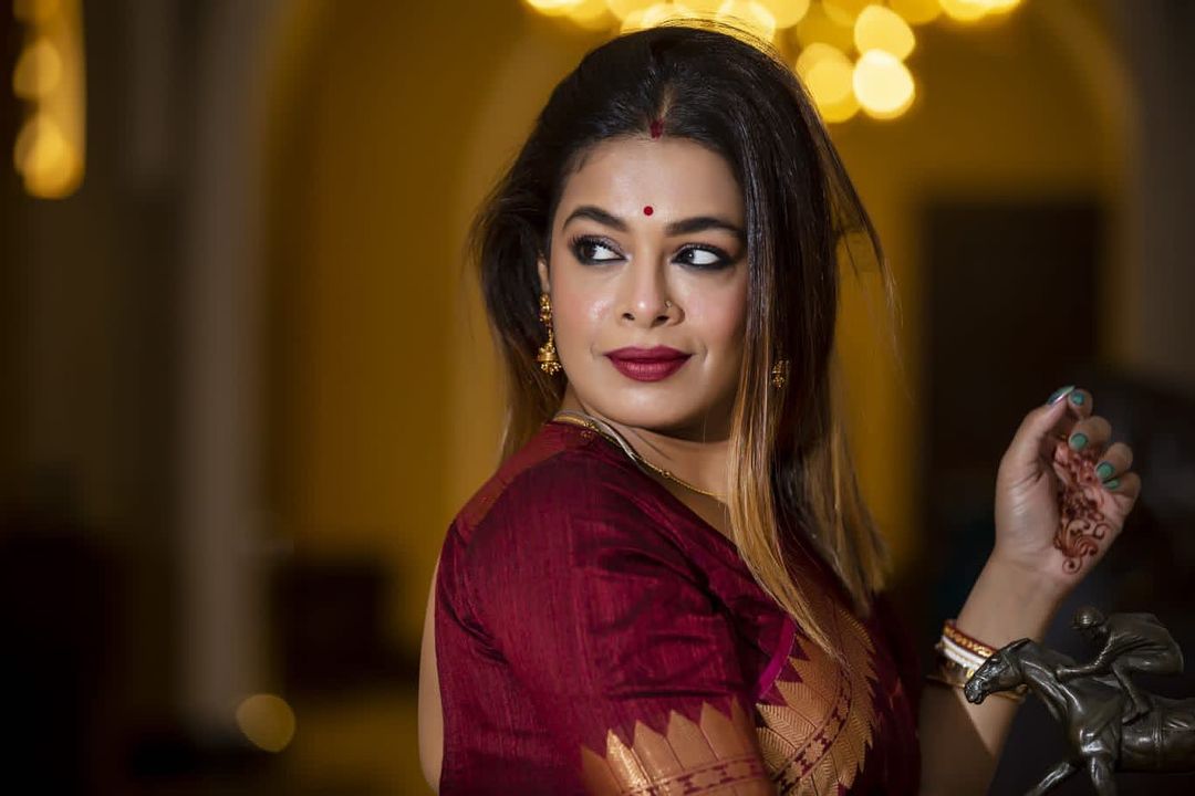 Ular ogizlariga kiradilar.