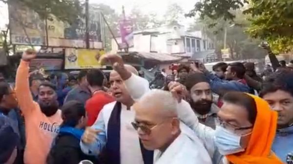 আসানসোলে তৃণমূল কর্মীদের তুমুল বিক্ষোভ আসানসোলে তৃণমূল কর্মীদের তুমুল বিক্ষোভ