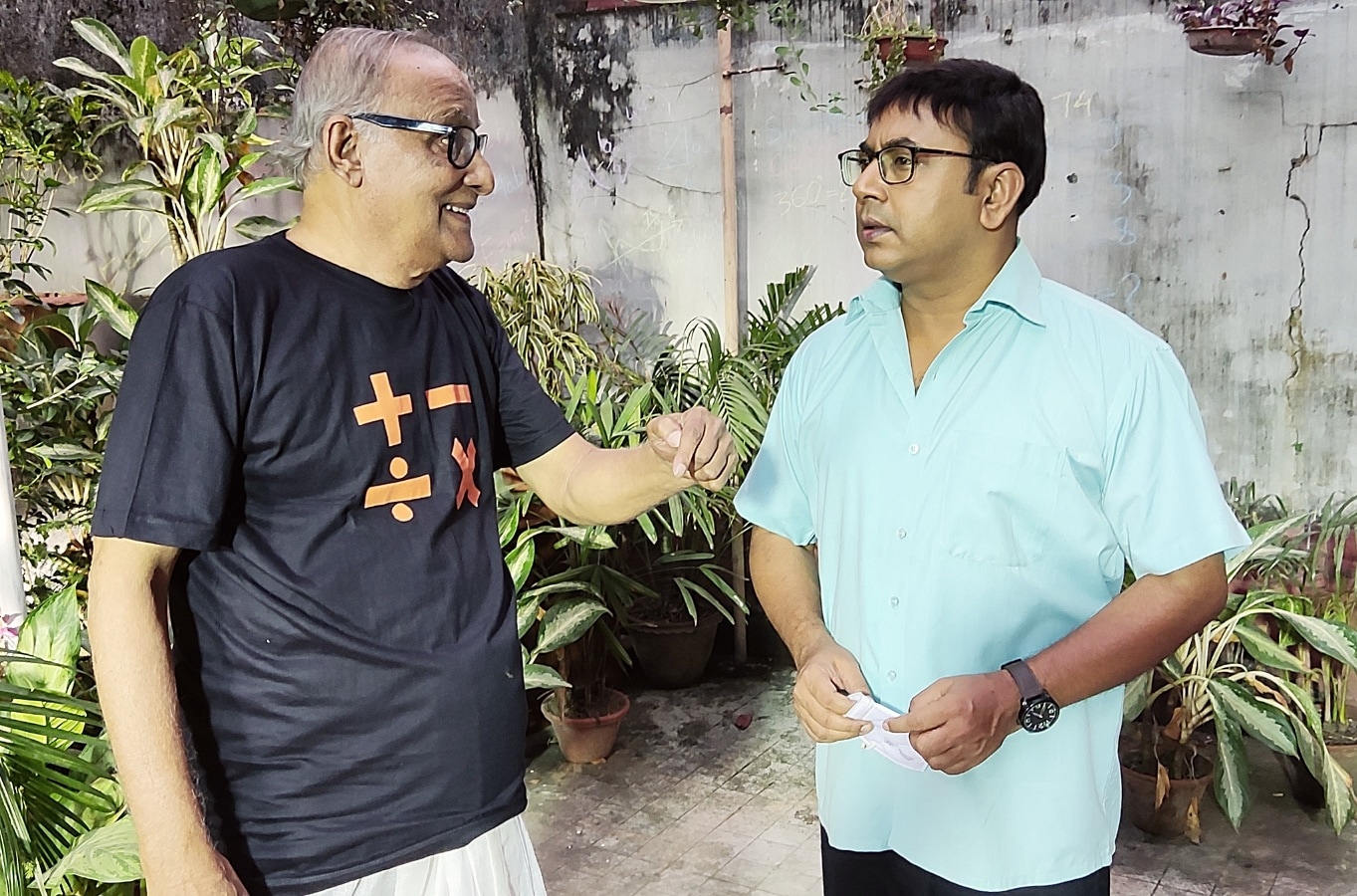 শ্যুটিং-এর ফাঁকে আলাপচারিতায় অনির্বাণ-পরাণ শ্যুটিং-এর ফাঁকে আলাপচারিতায় অনির্বাণ-পরাণ
