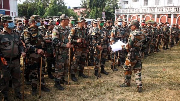 ত্রিপুরায় অবিলম্বে বাড়তি কেন্দ্রীয় পাঠান, ভোটের মধ্যে কেন্দ্রকে সুপ্রিম নির্দেশ। (ছবিটি প্রতীকী, সৌজন্য এএনআই) ত্রিপুরায় অবিলম্বে বাড়তি কেন্দ্রীয় পাঠান, ভোটের মধ্যে কেন্দ্রকে সুপ্রিম নির্দেশ। (ছবিটি প্রতীকী, সৌজন্য এএনআই)