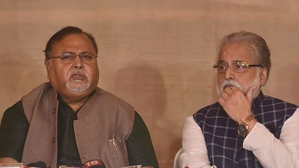 সাংবাদিক বৈঠকে পার্থ চট্টোপাধ্যায়, সুদীপ বন্দ্যোপাধ্যায়। (PTI) সাংবাদিক বৈঠকে পার্থ চট্টোপাধ্যায়, সুদীপ বন্দ্যোপাধ্যায়। (PTI)