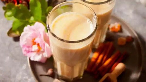 গুড়ে প্রচুর পরিমাণে ভিটামিন এ এবং বি, ফসফরাস, পটাশিয়াম, জিঙ্ক, সুক্রোজ, গ্লুকোজ, আয়রন, ক্যালশিয়াম, ম্যাগনেশিয়াম ও মিনারেল থাকে। গুড়ে প্রচুর পরিমাণে ভিটামিন এ এবং বি, ফসফরাস, পটাশিয়াম, জিঙ্ক, সুক্রোজ, গ্লুকোজ, আয়রন, ক্যালশিয়াম, ম্যাগনেশিয়াম ও মিনারেল থাকে।