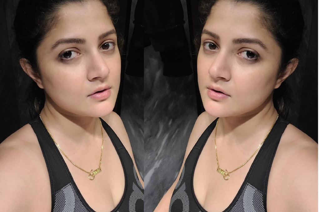 হট লুকে শ্রাবন্তী হট লুকে শ্রাবন্তী