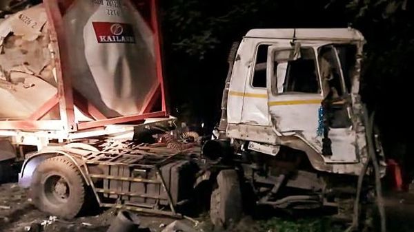 প্রবল গতিতে ছুটছিল, মৃতদেহ দাহ করতে যাওয়ার সময় নদিয়ায় দুর্ঘটনা, মৃত ১১ (ছবিটি প্রতীকী, সৌজন্য এএনআই) প্রবল গতিতে ছুটছিল, মৃতদেহ দাহ করতে যাওয়ার সময় নদিয়ায় দুর্ঘটনা, মৃত ১১ (ছবিটি প্রতীকী, সৌজন্য এএনআই)