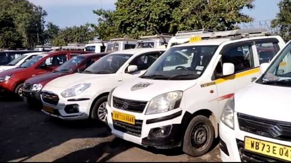 পাহাড়গামী অধিকাংশ গাড়ি বন্ধ এদিন পাহাড়গামী অধিকাংশ গাড়ি বন্ধ এদিন