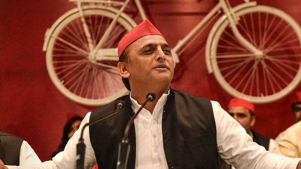 অখিলেশ যাদব (PTI) অখিলেশ যাদব (PTI)