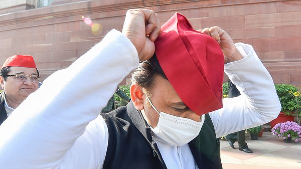 সমাজবাদী পার্টির প্রধান অখিলেশ যাদব। (PTI Photo) (PTI) সমাজবাদী পার্টির প্রধান অখিলেশ যাদব। (PTI Photo) (PTI)