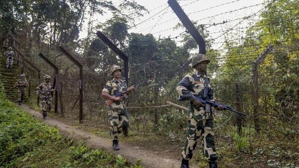 বিএসএফের দফলদারির সিদ্ধান্তকে চ্যালেঞ্জ জানিয়ে আদালতে পঞ্জাব সরকার (প্রতীকী ছবি সৌজন্যে পিটিআই) (HT_PRINT) বিএসএফের দফলদারির সিদ্ধান্তকে চ্যালেঞ্জ জানিয়ে আদালতে পঞ্জাব সরকার (প্রতীকী ছবি সৌজন্যে পিটিআই) (HT_PRINT)