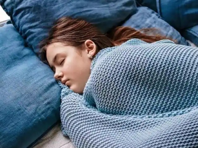Individuals who increased their sleep duration were able to reduce their caloric intake by an average of 270 kcal per day Individuals who increased their sleep duration were able to reduce their caloric intake by an average of 270 kcal per day