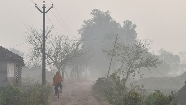 শীতকালে শিলাবৃষ্টির সতর্কতা জারি একাধিক জেলায় (ছবি সৌজন্যে পিটিআই) (PTI) শীতকালে শিলাবৃষ্টির সতর্কতা জারি একাধিক জেলায় (ছবি সৌজন্যে পিটিআই) (PTI)