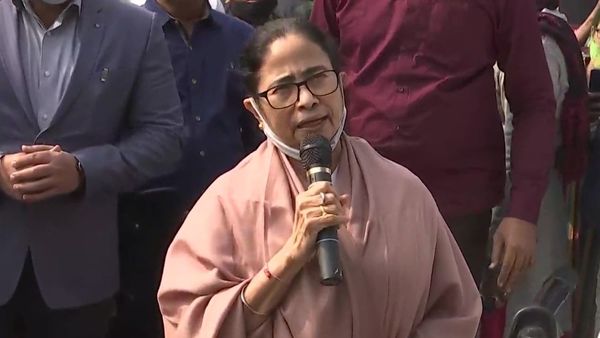 মুখ্যমন্ত্রী মমতা বন্দ্যোপাধ্যায়। মুখ্যমন্ত্রী মমতা বন্দ্যোপাধ্যায়।