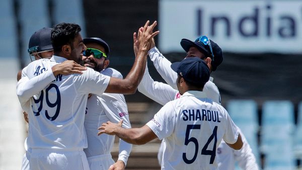 দক্ষিণ আফ্রিকার উইকেট নিয়ে ভারতীয় দলের সেলিব্রেশন। ছবি- পিটিআই। দক্ষিণ আফ্রিকার উইকেট নিয়ে ভারতীয় দলের সেলিব্রেশন। ছবি- পিটিআই।