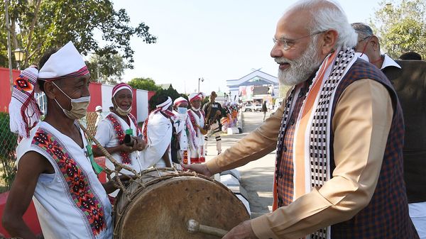 ইম্ফলে প্রধানমন্ত্রী নরেন্দ্র মোদী। (ANI Photo) (ANI) ইম্ফলে প্রধানমন্ত্রী নরেন্দ্র মোদী। (ANI Photo) (ANI)
