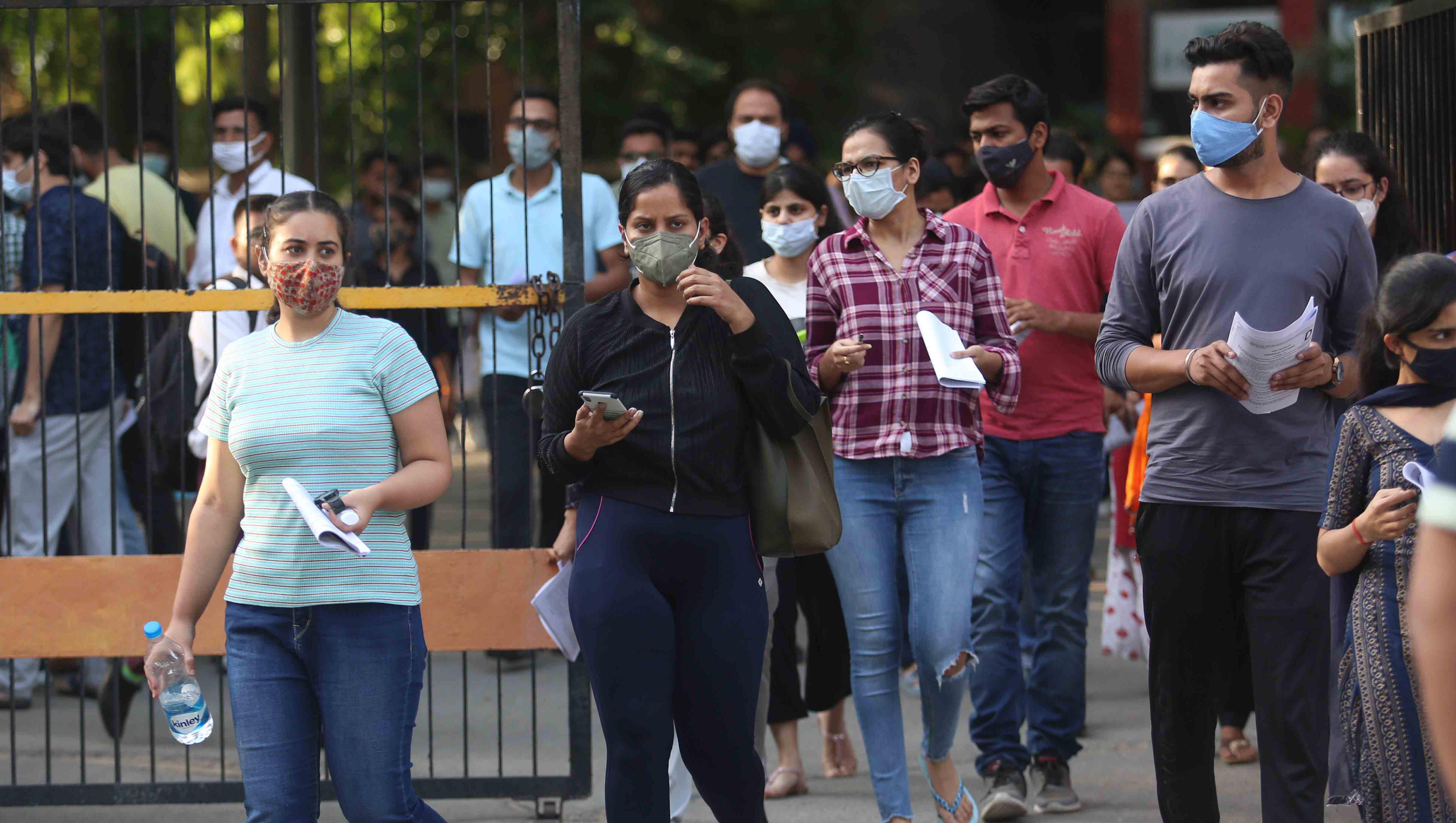 ইউপিএসসি: যাতায়াতের জন্য প্রার্থীরা ই-অ্যাডমিট কার্ড এবং পরীক্ষার আধিকারিকরা পরিয়চয়পত্র ব্যবহার করতে পারবেন। (ছবিটি প্রতীকী, সৌজন্যে কেশব সিং/হিন্দুস্তান টাইমস)