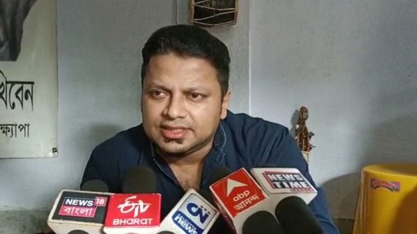 অনুপম হাজরা। অনুপম হাজরা।