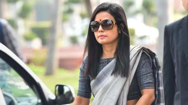 কৃষ্ণনগরের তৃণমূল সাংসদ মহুয়া মৈত্র। ফাইল ছবি কৃষ্ণনগরের তৃণমূল সাংসদ মহুয়া মৈত্র। ফাইল ছবি