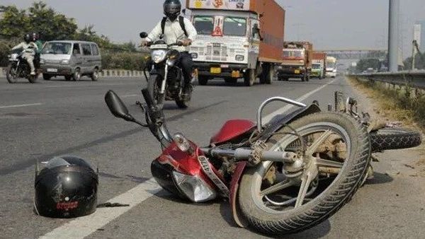 সল্টলেকে সেক্টর ফাইভে বেপরোয়াভাবে বাইক চালাতে গিয়ে মৃত্যু হল এক যুবকের। (ছবিটি প্রতীকী, সৌজন্যে হিন্দুস্তান টাইমস) সল্টলেকে সেক্টর ফাইভে বেপরোয়াভাবে বাইক চালাতে গিয়ে মৃত্যু হল এক যুবকের। (ছবিটি প্রতীকী, সৌজন্যে হিন্দুস্তান টাইমস)