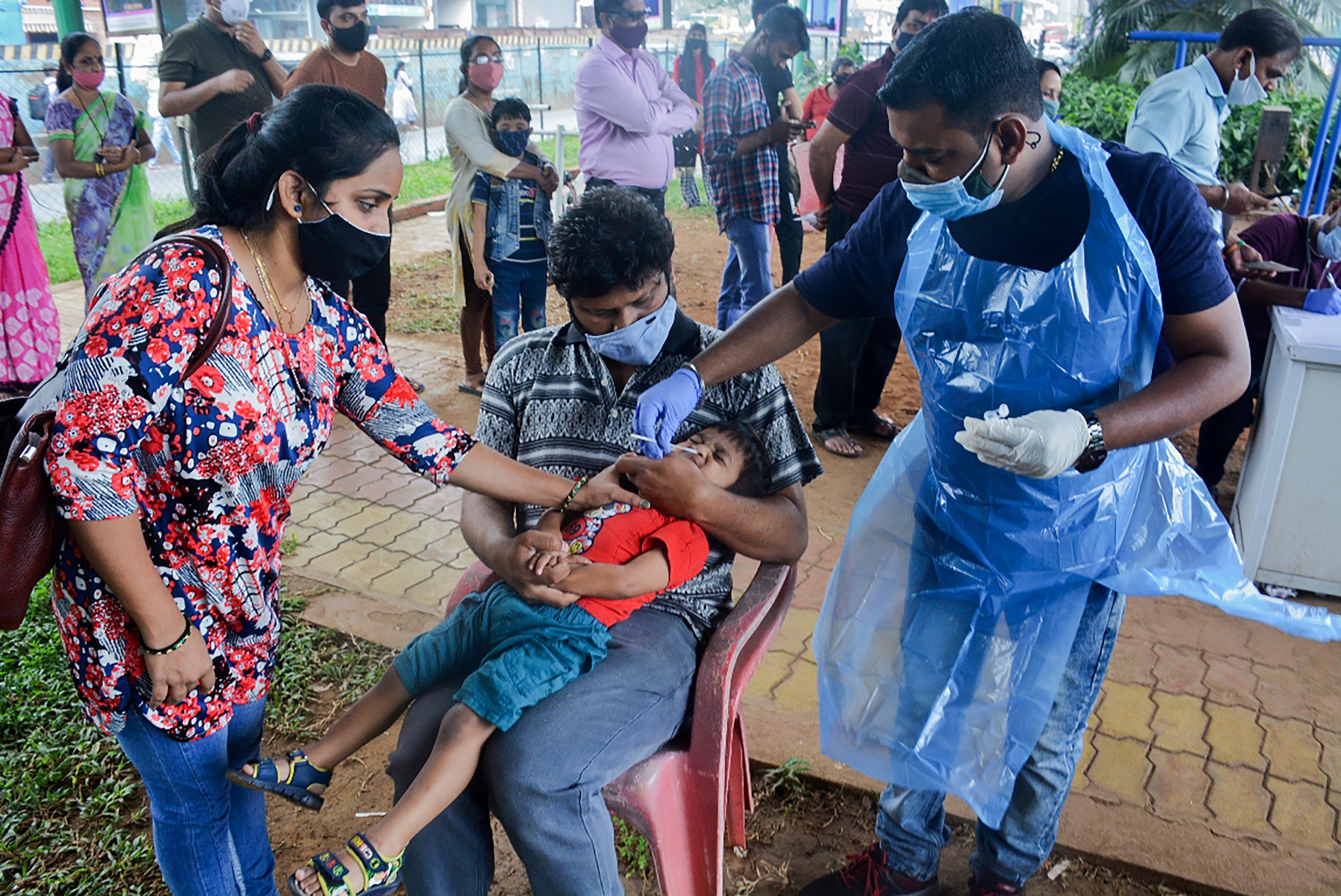 করোনায় মৃত্যু: রবিবার ২৪ ঘণ্টায় করোনায় (Coronavirus) মৃত্যু সংখ্যা ১৪৬। ফাইল ছবি : পিটিআই (PTI)