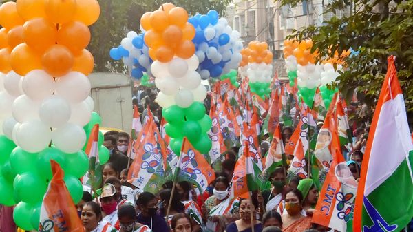 গোয়াতে পা রেখে মমতা বন্দ্যোপাধ্যায়ের তৃণমূল কংগ্রেস একাধিক প্রতিশ্রুতি বার্তাকে সামনে রেখে ভোট প্রচারের পারদ চড়িয়েছে।। (ছবিটি প্রতীকী, সৌজন্য এএনআই) গোয়াতে পা রেখে মমতা বন্দ্যোপাধ্যায়ের তৃণমূল কংগ্রেস একাধিক প্রতিশ্রুতি বার্তাকে সামনে রেখে ভোট প্রচারের পারদ চড়িয়েছে।। (ছবিটি প্রতীকী, সৌজন্য এএনআই)