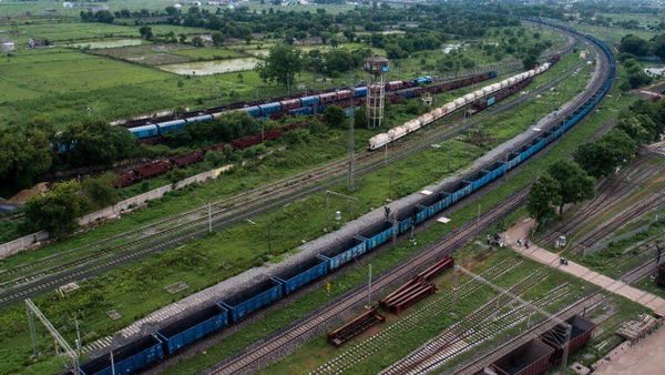 প্রতীকী ছবি। (ছবি সৌজন্য টুইটার @RailMinIndia) প্রতীকী ছবি। (ছবি সৌজন্য টুইটার @RailMinIndia)