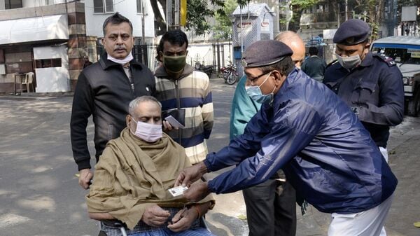 হোয়াটসঅ্যাপে ঠিকভাবে অভিযোগ শোনা হচ্ছে তো! গোপনে নজরদারি পুলিশ কর্তাদের (ছবিটি প্রতীকী, সৌজন্যে এএনআই) হোয়াটসঅ্যাপে ঠিকভাবে অভিযোগ শোনা হচ্ছে তো! গোপনে নজরদারি পুলিশ কর্তাদের (ছবিটি প্রতীকী, সৌজন্যে এএনআই)