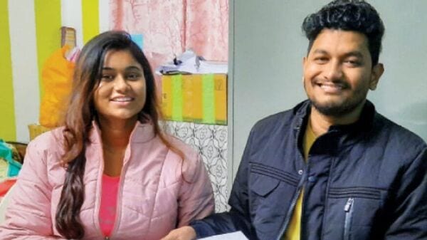 প্রদীপন সাধুখাঁ ও অনুরিমা প্রামাণিক সাধুখাঁ। প্রদীপন সাধুখাঁ ও অনুরিমা প্রামাণিক সাধুখাঁ।