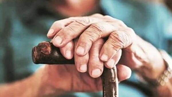 ফেস রেকগনিশন প্রযুক্তি ব্যবহারের সুযোগ থাকছে লাইফ সার্টিফিকেট জমা দেওয়ার ক্ষেত্রে। (ছবিটি প্রতীকী) ফেস রেকগনিশন প্রযুক্তি ব্যবহারের সুযোগ থাকছে লাইফ সার্টিফিকেট জমা দেওয়ার ক্ষেত্রে। (ছবিটি প্রতীকী)