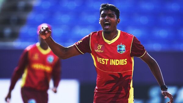 আগুন ঝরালেন শিব শঙ্কর। ছবি- টুইটার (@cricketworldcup)। আগুন ঝরালেন শিব শঙ্কর। ছবি- টুইটার (@cricketworldcup)।