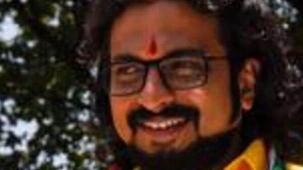 নাথুরাম গডসের ভূমিকায় অভিনয় করেছেন এনসিপি সাংসদ (HT PHOTO) (HT_PRINT) নাথুরাম গডসের ভূমিকায় অভিনয় করেছেন এনসিপি সাংসদ (HT PHOTO) (HT_PRINT)